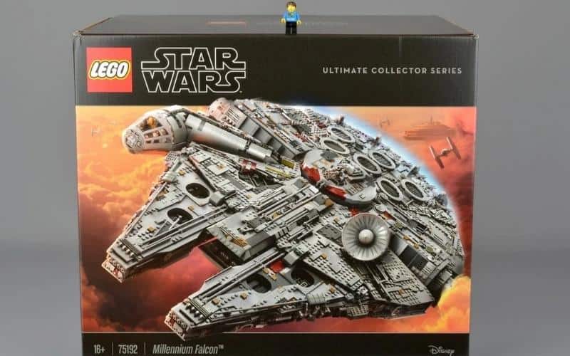 The-Ultimate-Collectors-Millennium-Falcon-LEGO-set