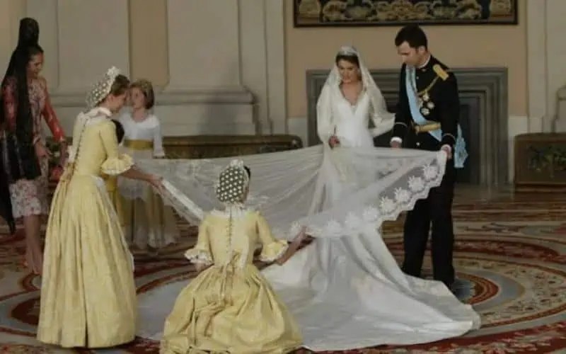 فستان زفاف الملكة ليتيسيا الملكي