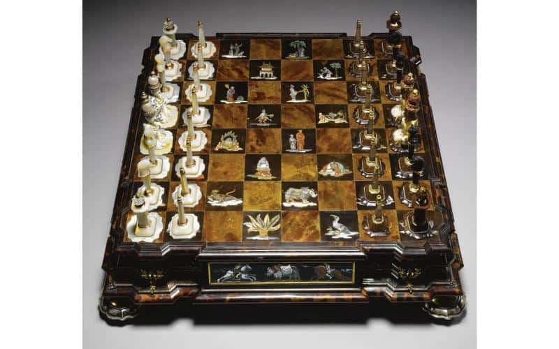 Pagoda-Figurines-Chess-Set
