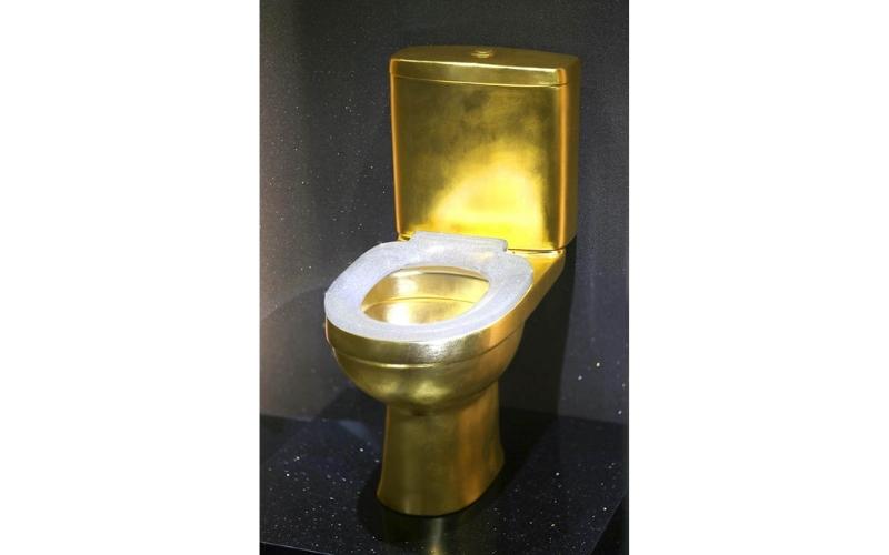Coronet-Gold-and-Diamond-Toilet