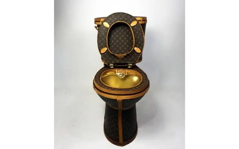 The-Louis-Vuitton-Golden-Toilet
