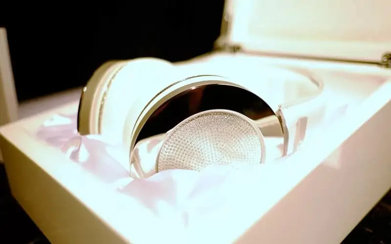 Onkyo-H900M-Diamond-Encrusted-Headphones