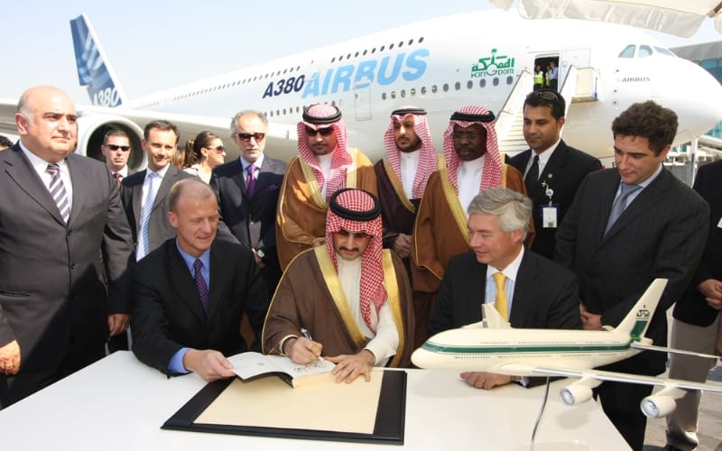 Prince-Alwaleed-bin-Talal-signing-the-deal-for-a-private-Airbus-A380